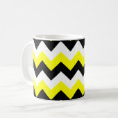 黄色の黒と白のジグザグ コーヒーマグカップ (正面左)