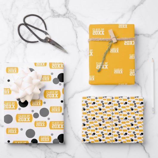 黄色の"クラス"犬のラベルとドットのパターン ラッピングペーパーシート (正面)