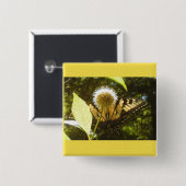 黄色の（昆虫）オオカバマダラ、モナークボタン 缶バッジ (正面&裏面)