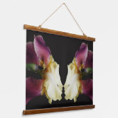 黄色ひげ菖蒲の花 吊り下げ型タペストリー (傾斜あり)