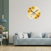黄色ひまわりミツバチ素朴なモノグラム文字 ラウンド壁時計