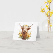 黄色ひまわり花冠を持つハイランド牛 カード (黄色い花)