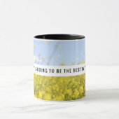 黄色やる気を起こさせるい花マグカップ マグカップ (中央)