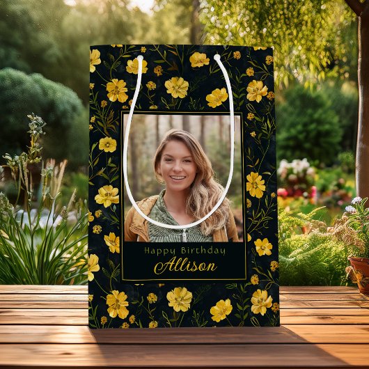 黄色エレガントのバターカップフラワーフォト誕生日 ミディアムペーパーバッグ