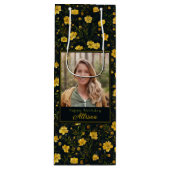 黄色エレガントのバターカップフラワーフォト誕生日 ワインギフトバッグ (正面)