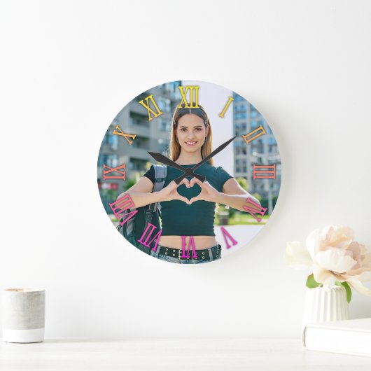 黄色ガーリーマゼンタのログラデーションマン数字 ラージ壁時計 (ホーム)