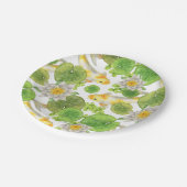 黄色コイ魚と白い睡蓮の池 ペーパープレート (アングル)