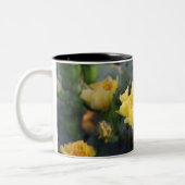 黄色サボテンの花マグカップ ツートーンマグカップ (左)