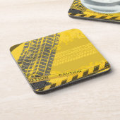 黄色トラックのタイヤトレース コースター (左側)