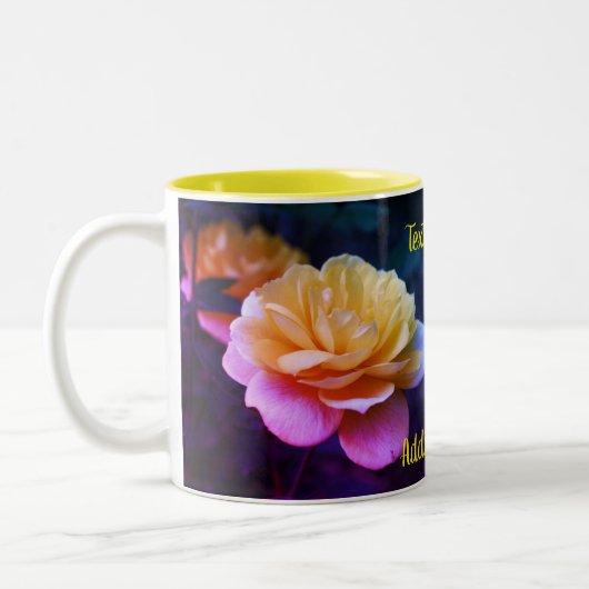 黄色バラの花の色パーソナライズされた ツートーンマグカップ (左)