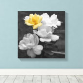 黄色バラ群部分カラー キャンバスプリント (インサイチュ (ウッドフロア))