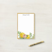 黄色パーソナライズされたとピンクのバラのフローラ ポストイット (デスク上)