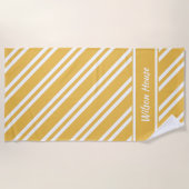 黄色パーソナライズされたと白のマストライプイズ ビーチタオル (正面)