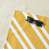 黄色パーソナライズされたと白のマストライプイズ ビーチタオル (インサイチュ)