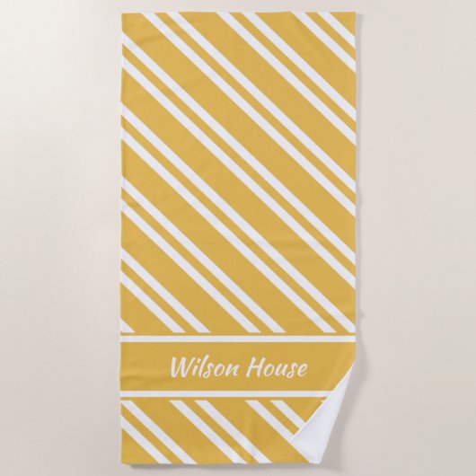 黄色パーソナライズされたと白のマストライプイズ ビーチタオル (正面)