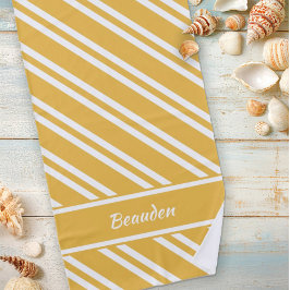 黄色パーソナライズされたと白のマストライプイズ ビーチタオル