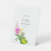 黄色ピンクのワイルドフラワースクリプト幸せな赤ちゃんシャワー 台座サイン (正面)