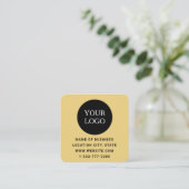 黄色モダンのカスタムロゴとQRコード スクエア名刺 (スタンド正面)