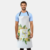 黄色モダンのレモンの枠と名葉付きの エプロン (着用した状態)