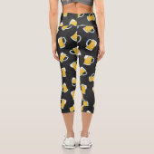 黄色モダンブラックウォーター色のビールスティーンズパターン カプリレギンス (裏面)