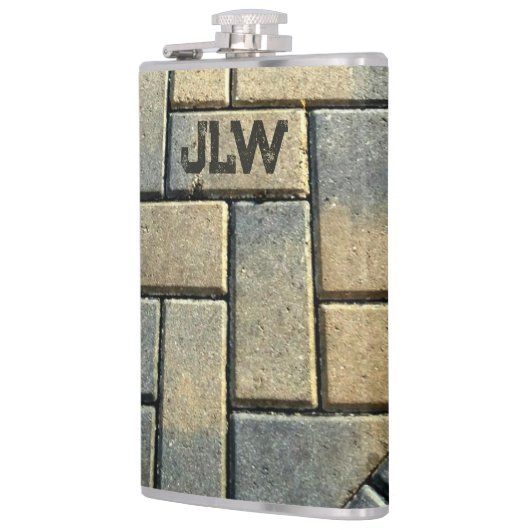 黄色レンガとグレーパターン（の模様が）あるアーバングランジ フラスク (左)