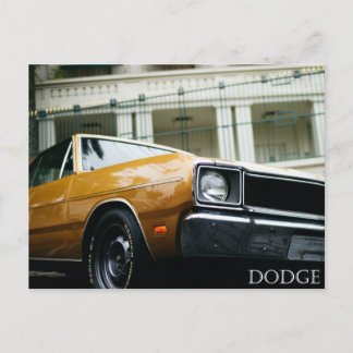 黄色ヴィンテージのダッジ ポストカード