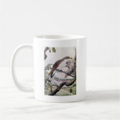 黄色勘定書を出されたかっこうおよび天幕毛虫 コーヒーマグカップ (左)