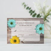 黄色及びティール（緑がかった色）のデイジーRSVPが付いている素朴な国の納屋 出欠カード (スタンド正面)
