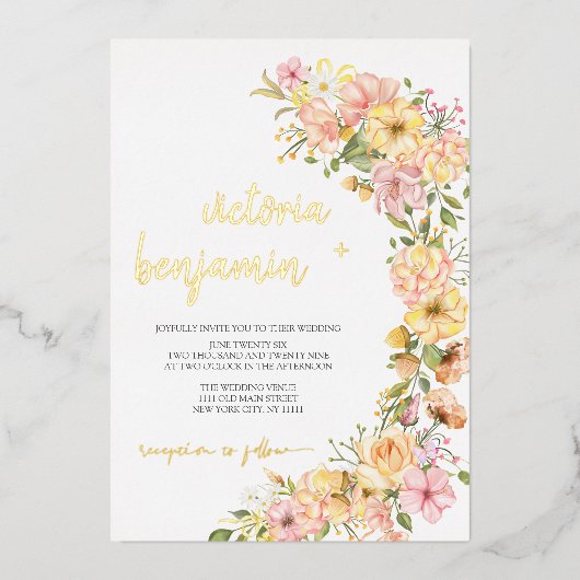 黄色春フローラピンク結婚の花の金ゴールド 箔招待状 (正面)