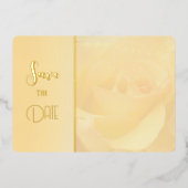 黄色淡い色のバラ日付保存誕生日 箔招待状 (正面)