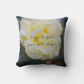 黄色淡い色のバラ クッション (正面)