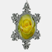 黄色独身ののバラのクリスマス スノーフレークピューターオーナメント (左)