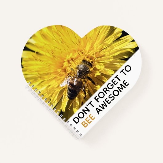 黄色素晴らしの感動的タンポポにミツバチ ノートブック (正面)