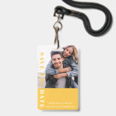 黄色80s日付を保存  バッジ (正面（ネックストラップ付）)