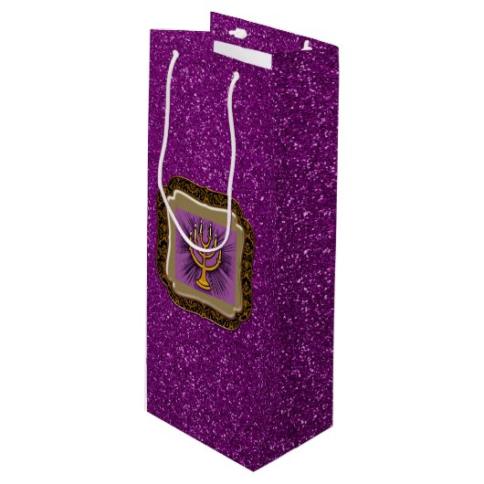 黄色（ユダヤ教）メノラーフレームパープルフェイクグリッター ワインギフトバッグ (正面アングル)