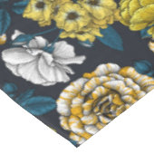 黄色、白色、および二色のバラ(青葉色) テーブルクロス (アングル)