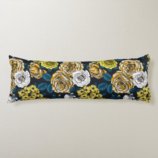 黄色、白色、および二色のバラ(青葉色) ボディピロー (正面)