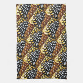 黄色、茶色、黒のキッチンタパターン(の模様が)あるオル キッチンタオル (縦)