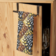 黄色、茶色、黒のキッチンタパターン（の模様が）あるオル