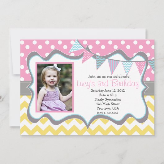 黄色、青、ピンクのペンダントパーティー誕生日 招待状 (正面)