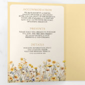 黄色Bohoワイルドフラワー写真QRコード結婚ズ 三つ折り招待状 (内部最初)