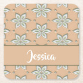 黄褐色に白い彫りの花 スクエアペーパーコースター (正面)