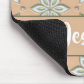 黄褐色に白い彫りの花 マウスパッド (コーナー)