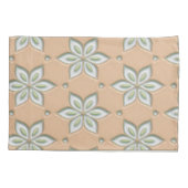 黄褐色に白い彫りの花 枕カバー (裏面)