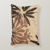 黄褐色の葉との花のステンシルデザイン アクセントクッション (正面(垂直))