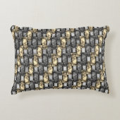 黄金と灰色の染み、長方形の破片を彫った アクセントクッション (正面)