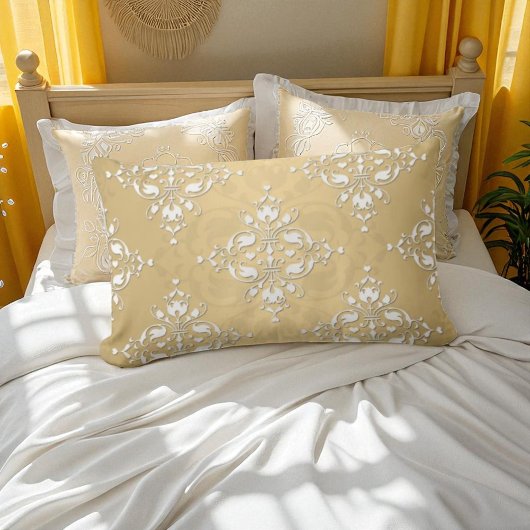 黄金と白のダマスクのパターン ランバークッション