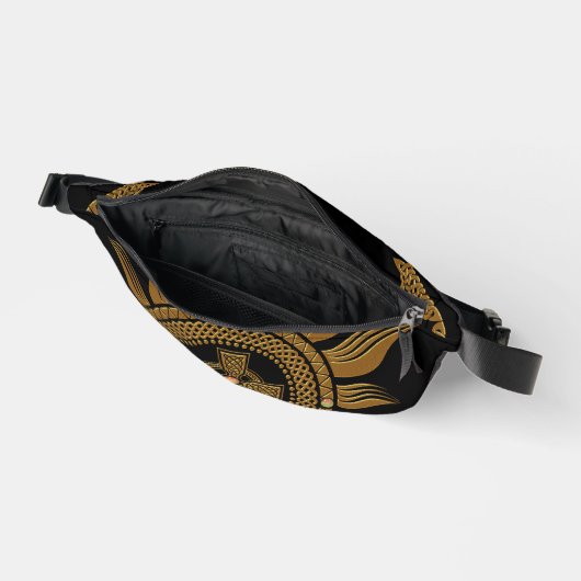 黄金のケルトの十字架。 ファニーパック (見開き)