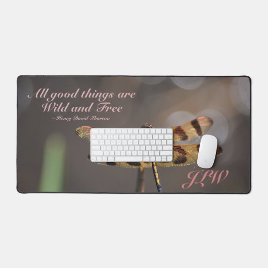 黄金のトンボすべての良いものは野生と自由 デスクマット (キーボード&マウス)