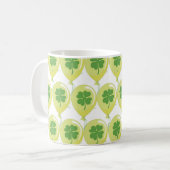 黄金のバルーン4枚の葉のクローバー コーヒーマグカップ (正面左)